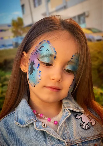 Maquillaje de fantasía con gato y luna