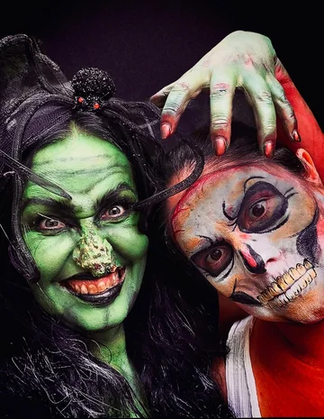 Maquillaje de bruja verde y calavera